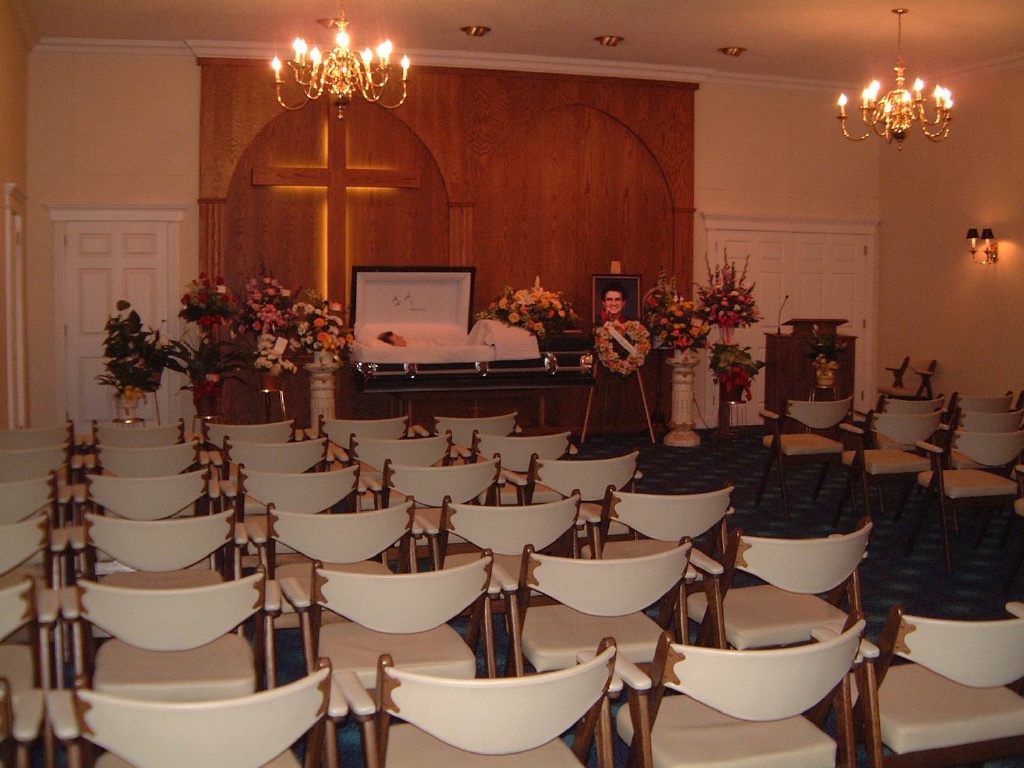 2004-07-28-10 Mom's Funeral.jpg